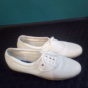 White easy spirit shoes.